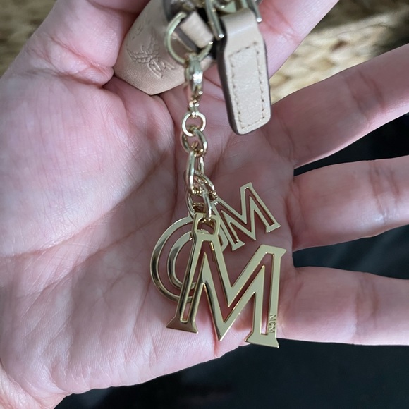 MCM Large Zipped Wallet!!! - Picture 4 of 6